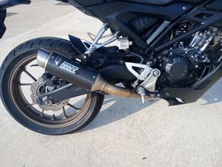 Honda cb125r del año 2021 con 35k
