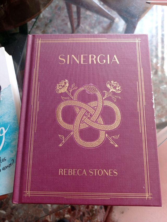 Sinergia, Rebeca Stones