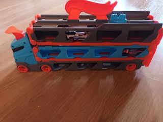 Camión pista y garaje hotweels