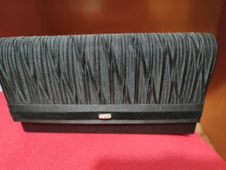 cartera mano raso negro fiesta