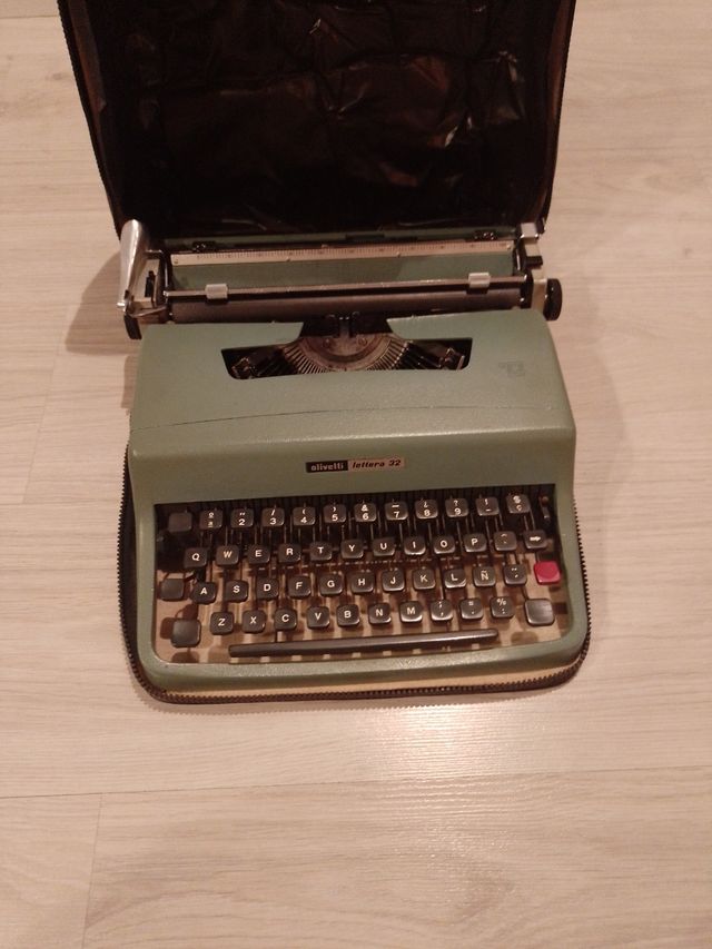 Maquina de escribir OLIVETTI
