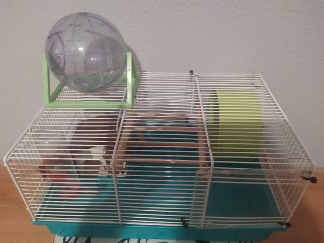 Jaulas para animales, Son tres jaulas,una grande