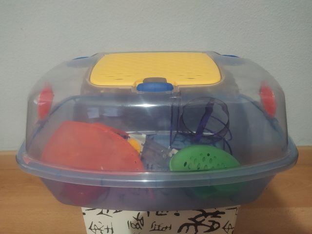 Jaulas para animales, Son tres jaulas,una grande