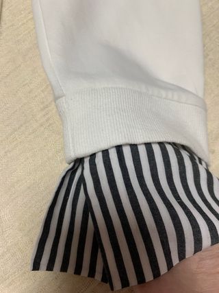 Sudadera blanca bordada