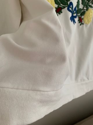 Sudadera blanca bordada