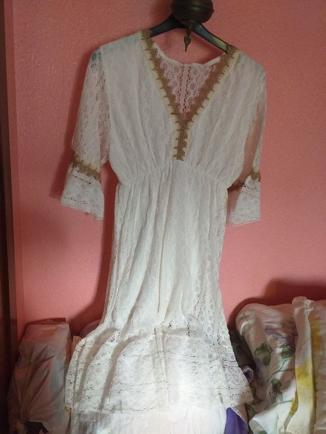 Abito in pizzo della nuova collezione