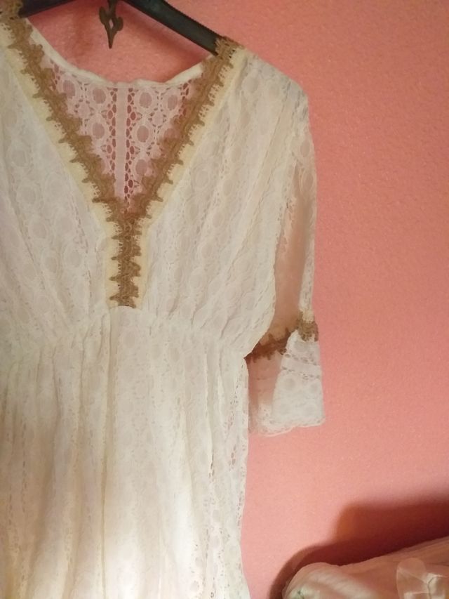 Abito in pizzo della nuova collezione