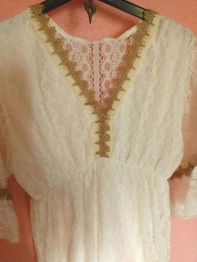 Abito in pizzo della nuova collezione