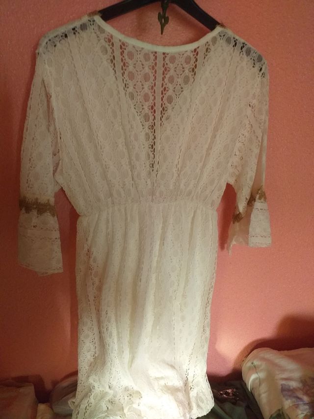 Abito in pizzo della nuova collezione