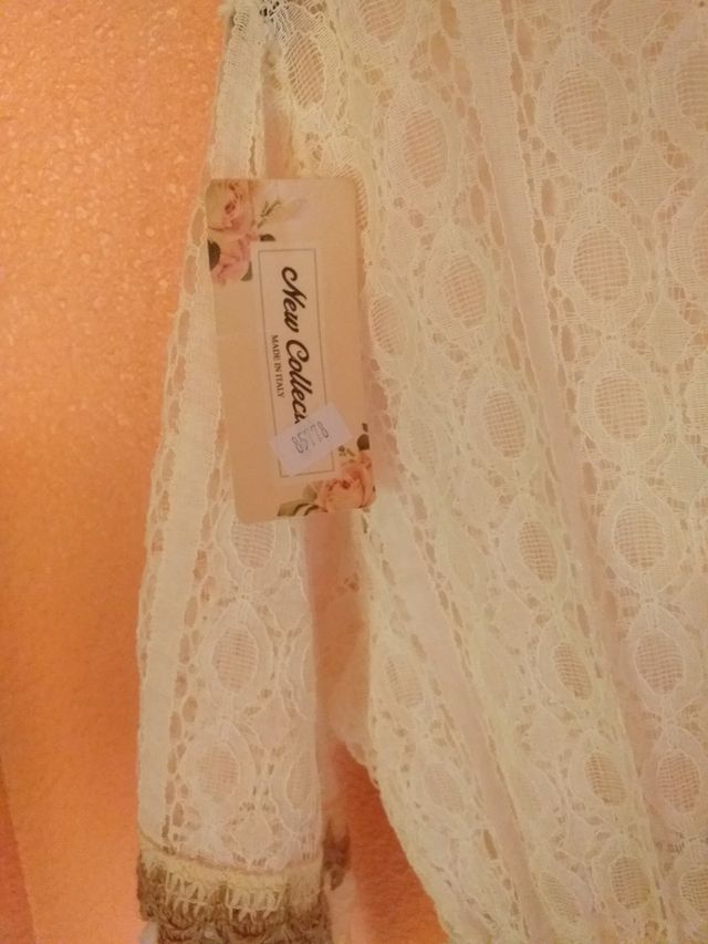 Abito in pizzo della nuova collezione