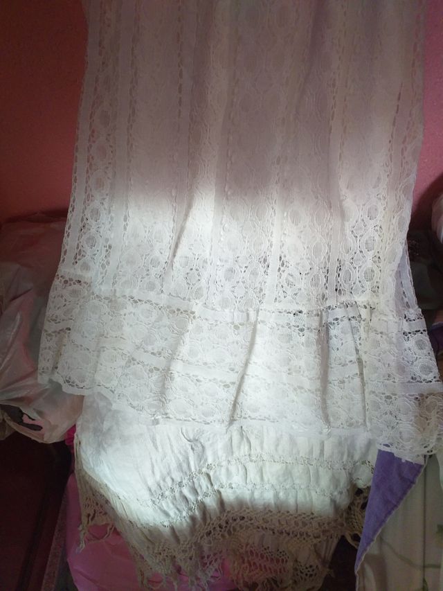 Abito in pizzo della nuova collezione