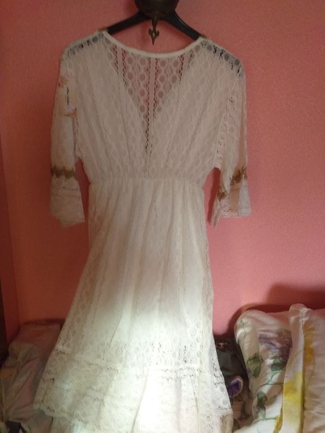 Abito in pizzo della nuova collezione