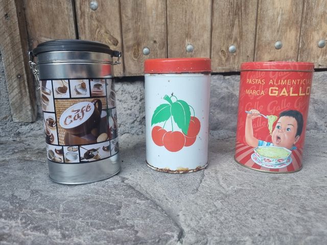 Botes antiguos de metal.altos 19 cm,12 d