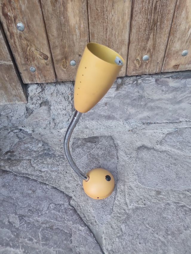 Lámpara.altura 40 cm,base 9 cm diámetro