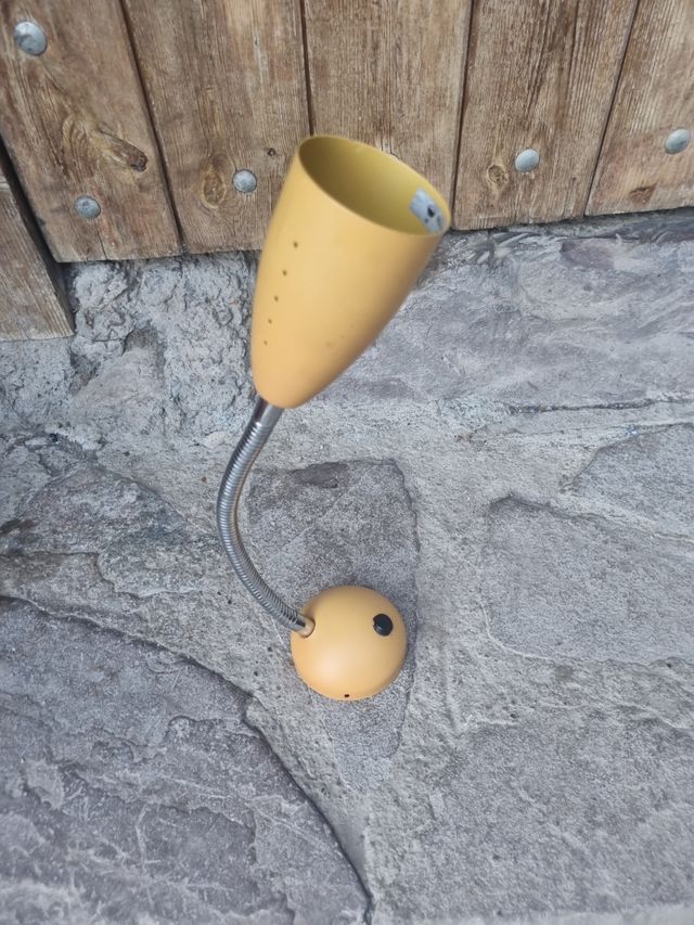 Lámpara.altura 40 cm,base 9 cm diámetro