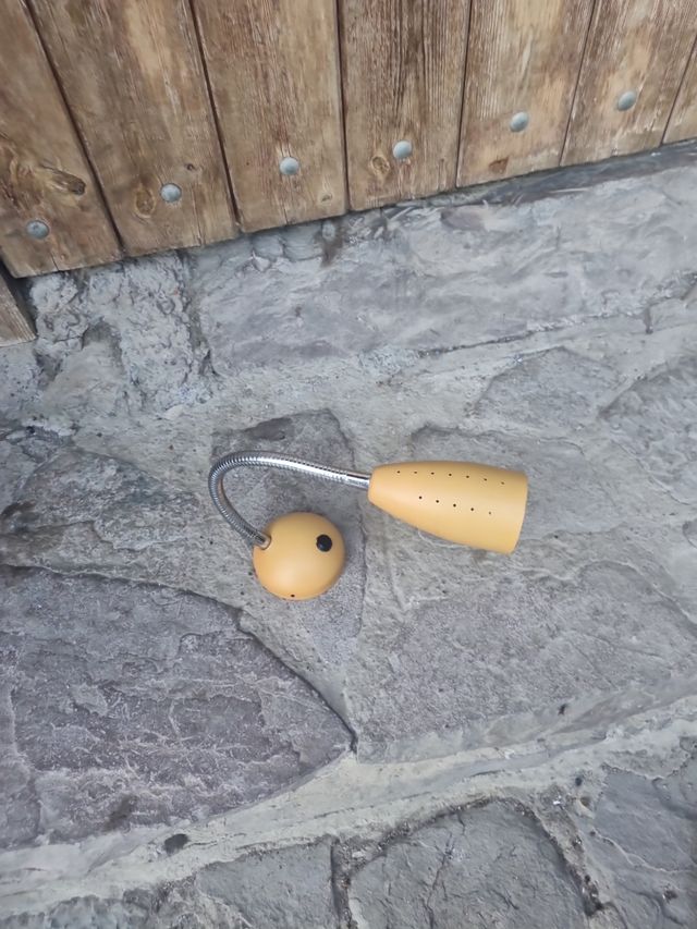 Lámpara.altura 40 cm,base 9 cm diámetro