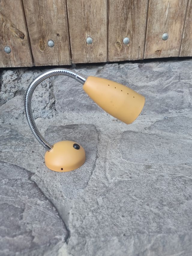 Lámpara.altura 40 cm,base 9 cm diámetro