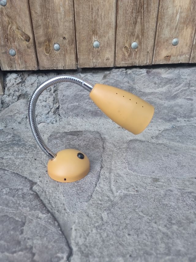 Lámpara.altura 40 cm,base 9 cm diámetro