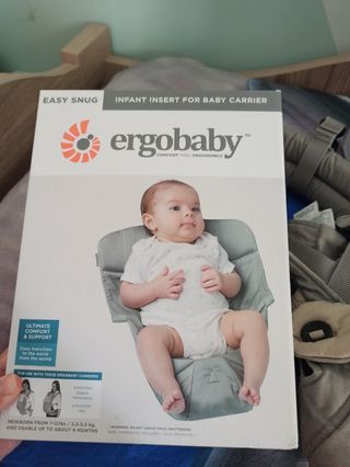 Mochila porteo ergobaby+adaptador bebé 