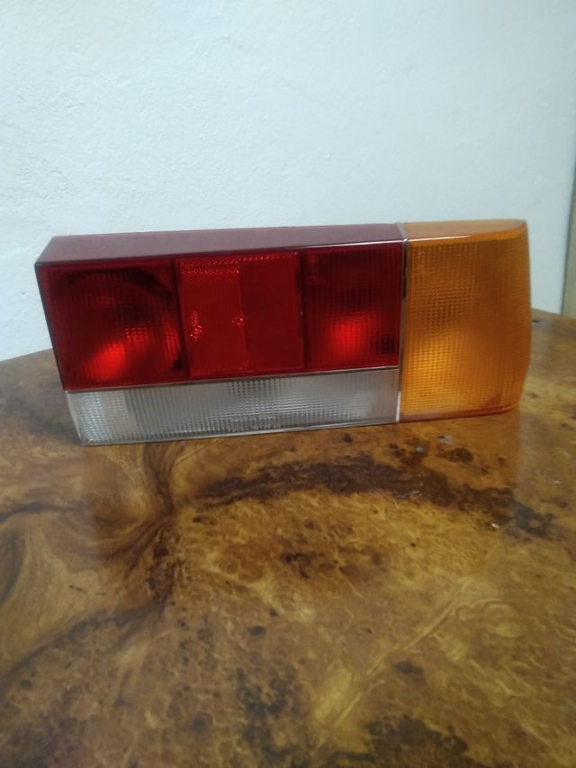 Peugeot 505 Piloto trasero dr completo    Nuevo