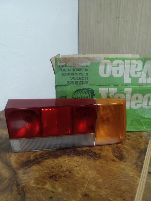 Peugeot 505 Piloto trasero dr completo    Nuevo