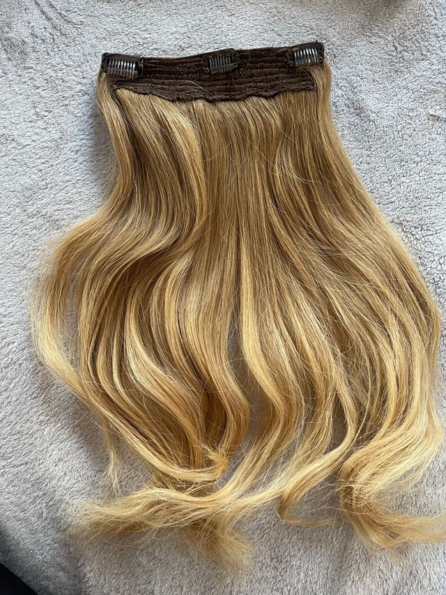 Extencion de pelo rubio con tres pinzas