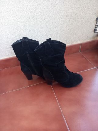   bota campera negra de ante número 36