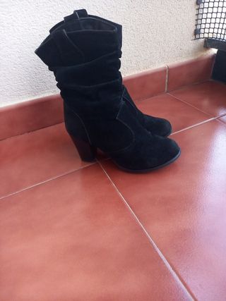   bota campera negra de ante número 36
