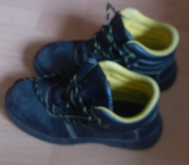 CALZADO: Botas de trabajo o zapatillas deportivas,