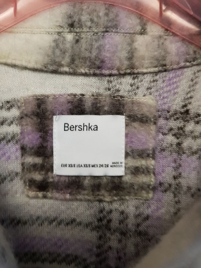 Abrigo Bershka talla XS amplia cuadros