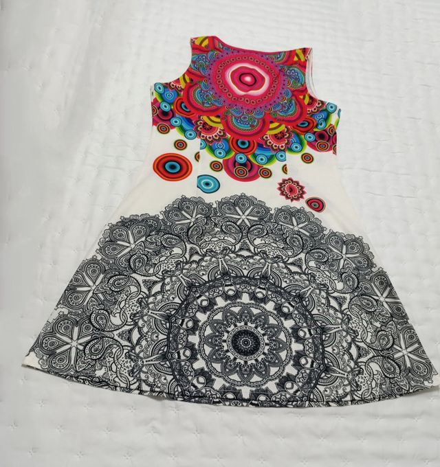 Vestido túnica estampado étnico.