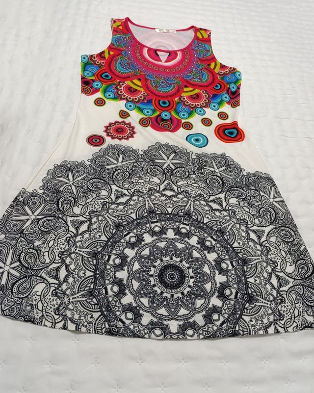 Vestido túnica estampado étnico.