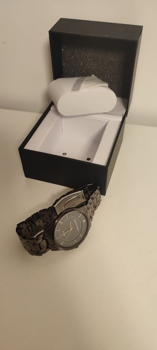 Reloj Nuevo Geoffrey Beene