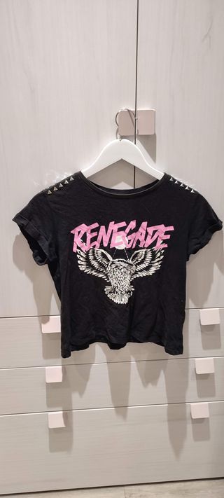 Camiseta niña HyM renegade tachuelas.