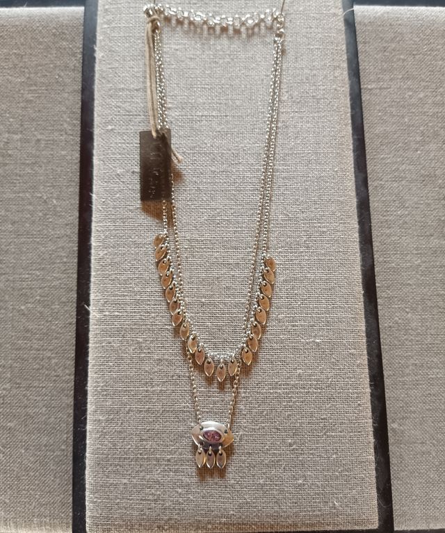 Collar de la marca Uno de 50 