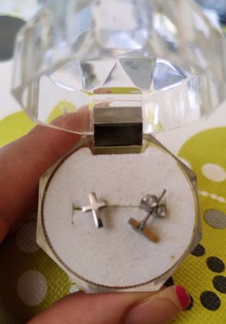 PENDIENTE CRUZ✝️ y CORAZON HUELLA🩷 DE ACERO 