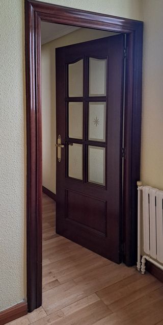 Puertas madera sapelly 200x72 con vidriera