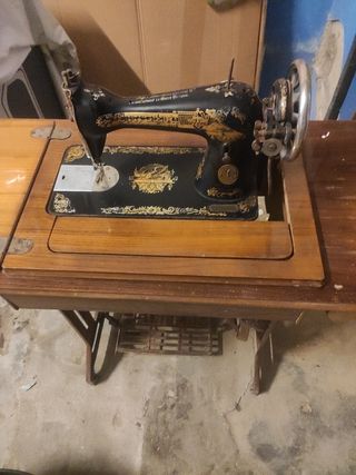 Maquina Coser SINGER Mesa Patas Pedal