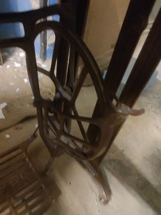 Maquina Coser SINGER Mesa Patas Pedal