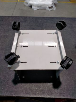 Supporto per PC da sotto scrivania e pavimento