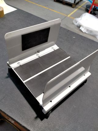 Supporto per PC da sotto scrivania e pavimento