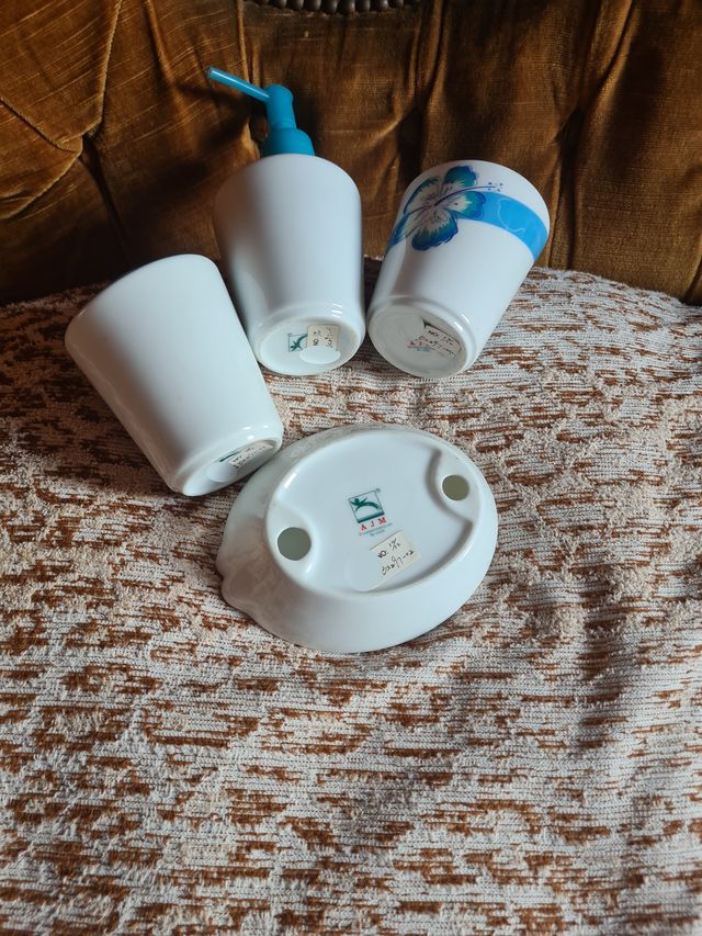 set accessori da bagno fiore azzurro, porcellana