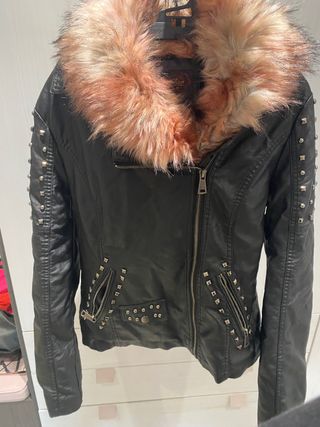 Chaqueta niña cuero sintetico capucha peluda 