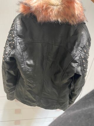 Chaqueta niña cuero sintetico capucha peluda 