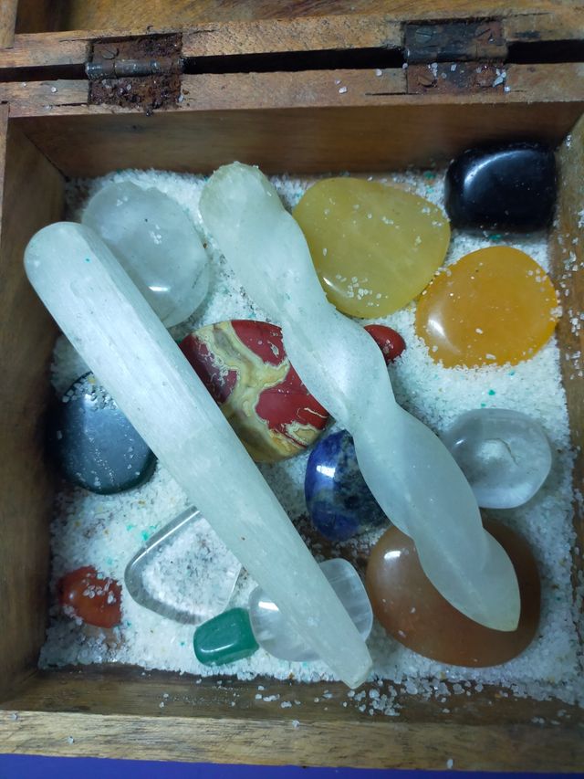 Piedras energéticas con cajita