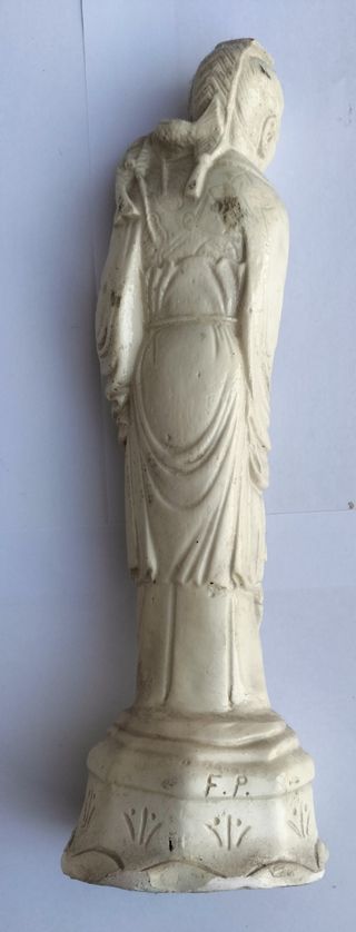 Figura asiática de monje