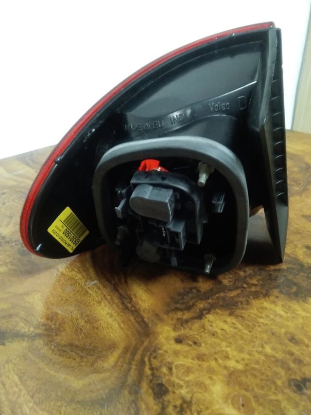 Renault Laguna Piloto trasero izq  Completo  Nuevo