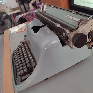 Máquina de escribir Hispano Olivetti 