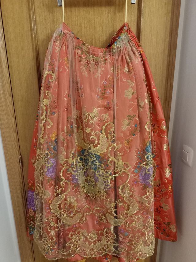 Traje de fallera tipo coteta color coral