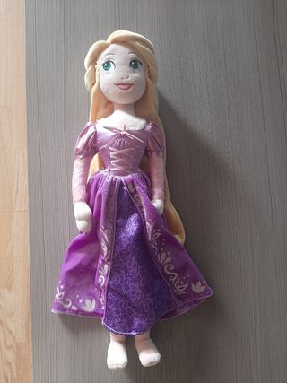 Muñeca Disney Rapunzel de peluche